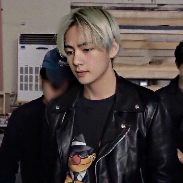 Joonie_neha7's tweet photo. Kim Taehyung with mint green hair
     A much needed thread ; https://t.co/nxSWf9vRIX