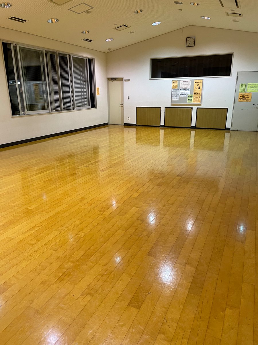 takatsuki727's tweet photo. 少林拳花小金井少年班、本日も怪我もなく楽しく練功が出来たかと思います。
本日は初段回で学ぶ連環拳のごく一部をクローズアップして身体操作や用法等を研究してみました。
【この動作に含まれている動きを各々考えて、先生に使ってみて下さい】なんて事をやっています。 https://t.co/uOz1w9QJh5