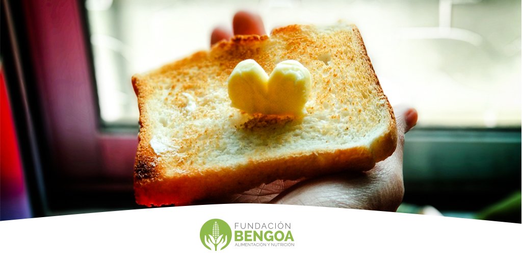 FUNDACIONBENGOA's tweet photo. Aumenta el consumo de calorías si estás pasando por el #COVID19. La necesidad de estas para tu organismo será mayor que la habitual. Agregar margarina a los alimentos, consumir más granos o carnes y bebidas como batidos de frutas y leche con cacao te ayudarán.
#FundaciónBengoa https://t.co/bVxLsif7lT
