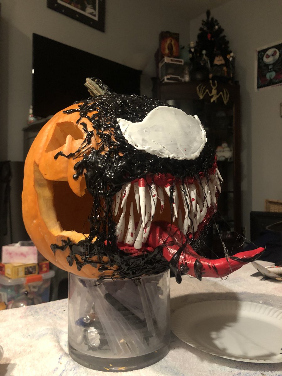 stonedandpwnd's tweet photo. With the help of @lexi_stoned , our pumpkin is done!

I think we did pretty well https://t.co/h2FhhgrQ2J