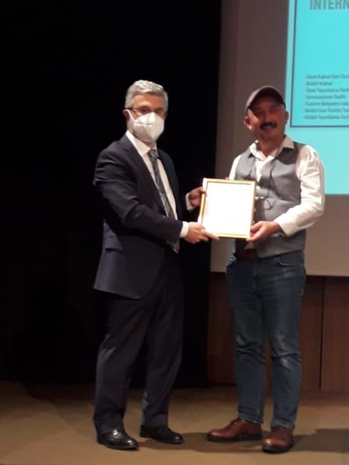 sefik_memis's tweet photo. İstanbul Ticaret Üniversitesince düzenlenen Uluslararası Ahilik Anlayışı ile Hayata Dokunuş Sempozyumu’nda “Ahilik Üretim Modelinin Çağa Sunulacak Bir Alternatif Olma İmkanı ve Piyasa Ahlakının Değirmenine Su Taşıma Tehlikesi” başlıklı bildirimizi sunduk.
https://t.co/7b7j1dGwVt https://t.co/yRWuGmToLJ