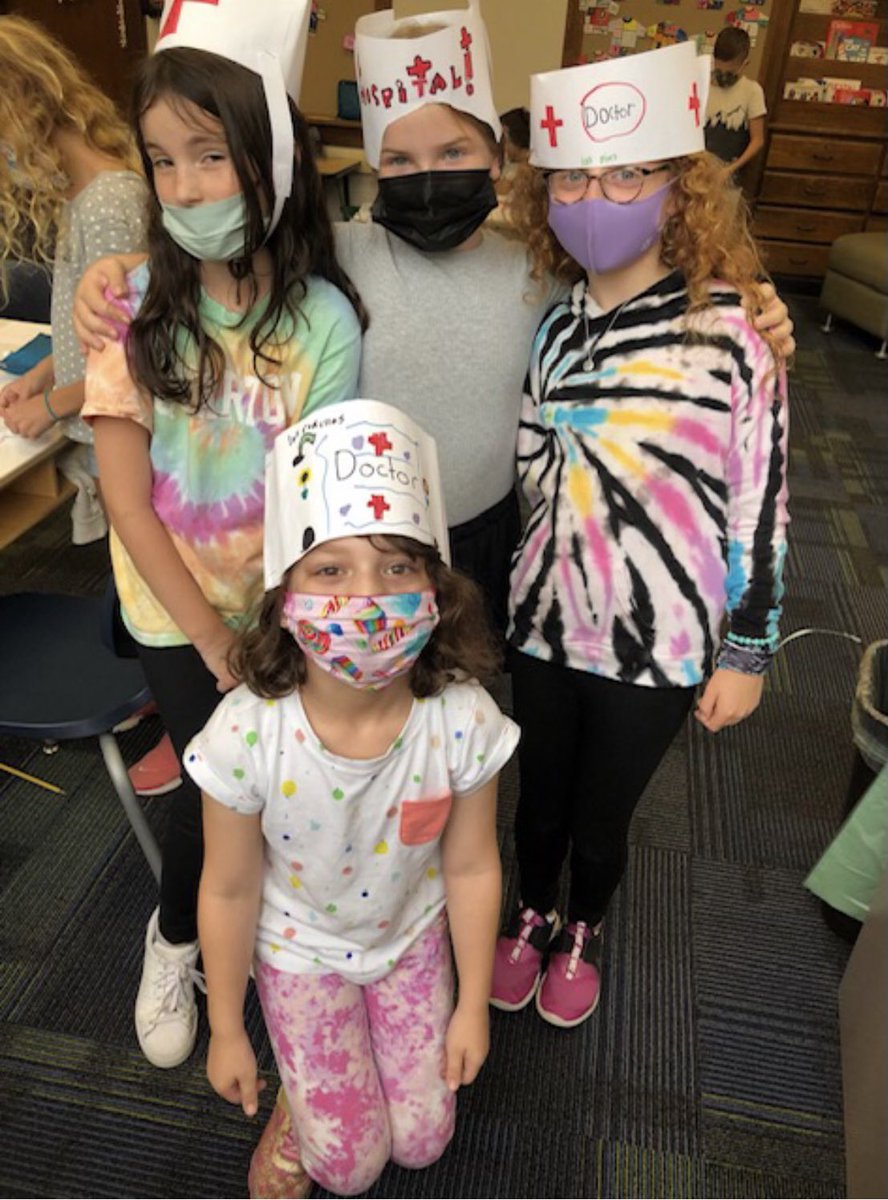 Fourth grade students have been busy learning how to present information around health in Spanish! 🚑🩺