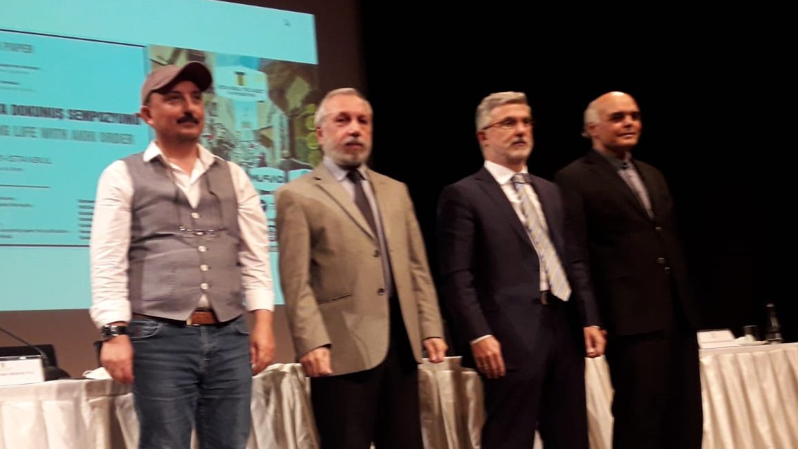 sefik_memis's tweet photo. İstanbul Ticaret Üniversitesince düzenlenen Uluslararası Ahilik Anlayışı ile Hayata Dokunuş Sempozyumu’nda “Ahilik Üretim Modelinin Çağa Sunulacak Bir Alternatif Olma İmkanı ve Piyasa Ahlakının Değirmenine Su Taşıma Tehlikesi” başlıklı bildirimizi sunduk.
https://t.co/7b7j1dGwVt https://t.co/yRWuGmToLJ