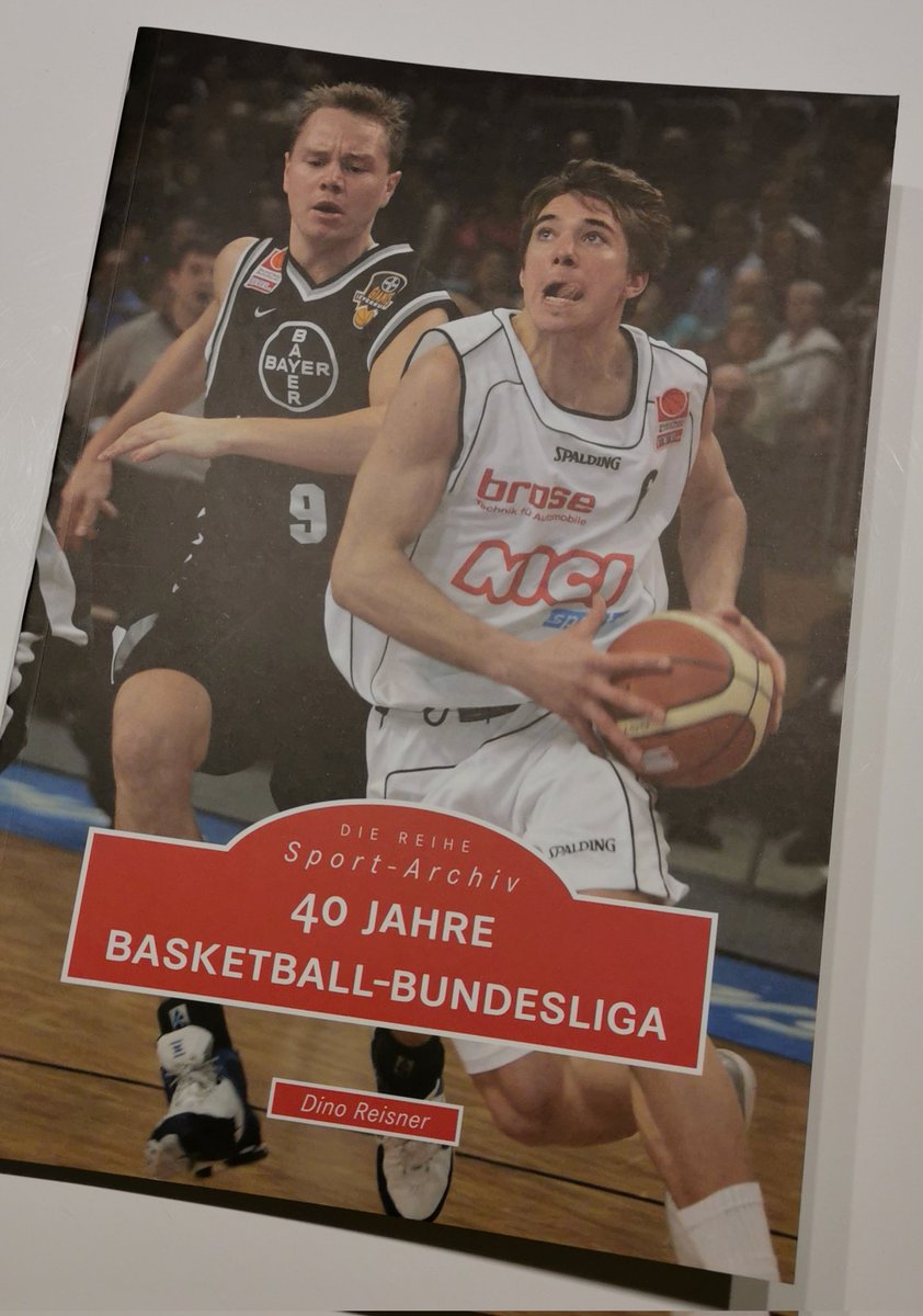 DinoReisner's tweet photo. Hallo @RobertHeusel und  @Florian_VoSta Schöner Podcast. Eine (inoffizielle) "Hall of Fame" der 🏀 Bubdesliga gab es schon einmal vor 15 Jahren 👉 https://t.co/VyaxpnmLpD https://t.co/OdF0U2SqcO