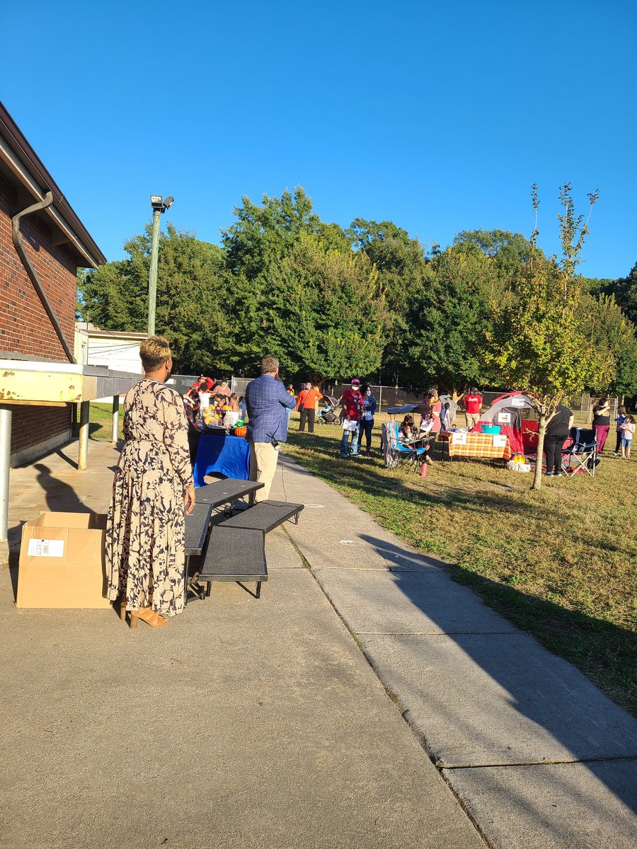 Oceanair Elementary had a great Open House where parents were able to meet their child's teacher, join PTA, visit representatives from the Norfolk Library and more! <a href="/DrDoreatha/">Dr. Doreatha White</a> @Cluster2ES @NPSchools <a href="/kolem_K/">Koonce</a>
