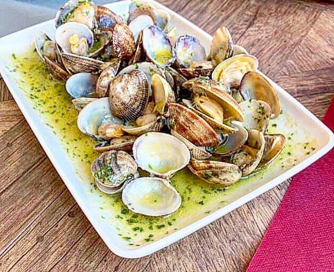 Xocalastacoloma's tweet photo. 🐚 Cloïsses gallegues en salsa verda per una tarda de dimecres qualsevol 😜🙌😜

#Xocala #Bar #Restaurant #Santacolomadegramenet #santacoloma #barcelona #santako #santakoigers #gastronomia #party #new #xocalateam #enjoy https://t.co/2olRI43Vma