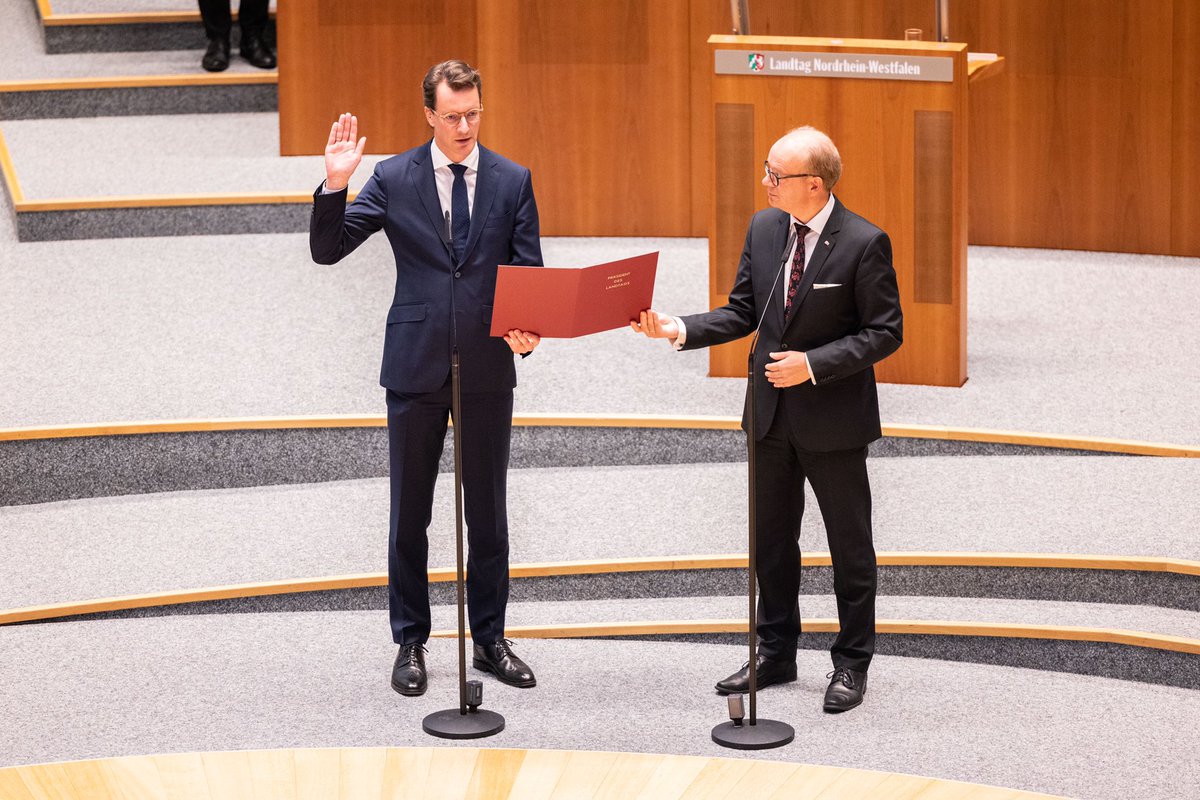 landnrw's tweet photo. .@HendrikWuest ist der 12. Ministerpräsident des Landes Nordrhein-Westfalen. https://t.co/YZgk5O7lpL