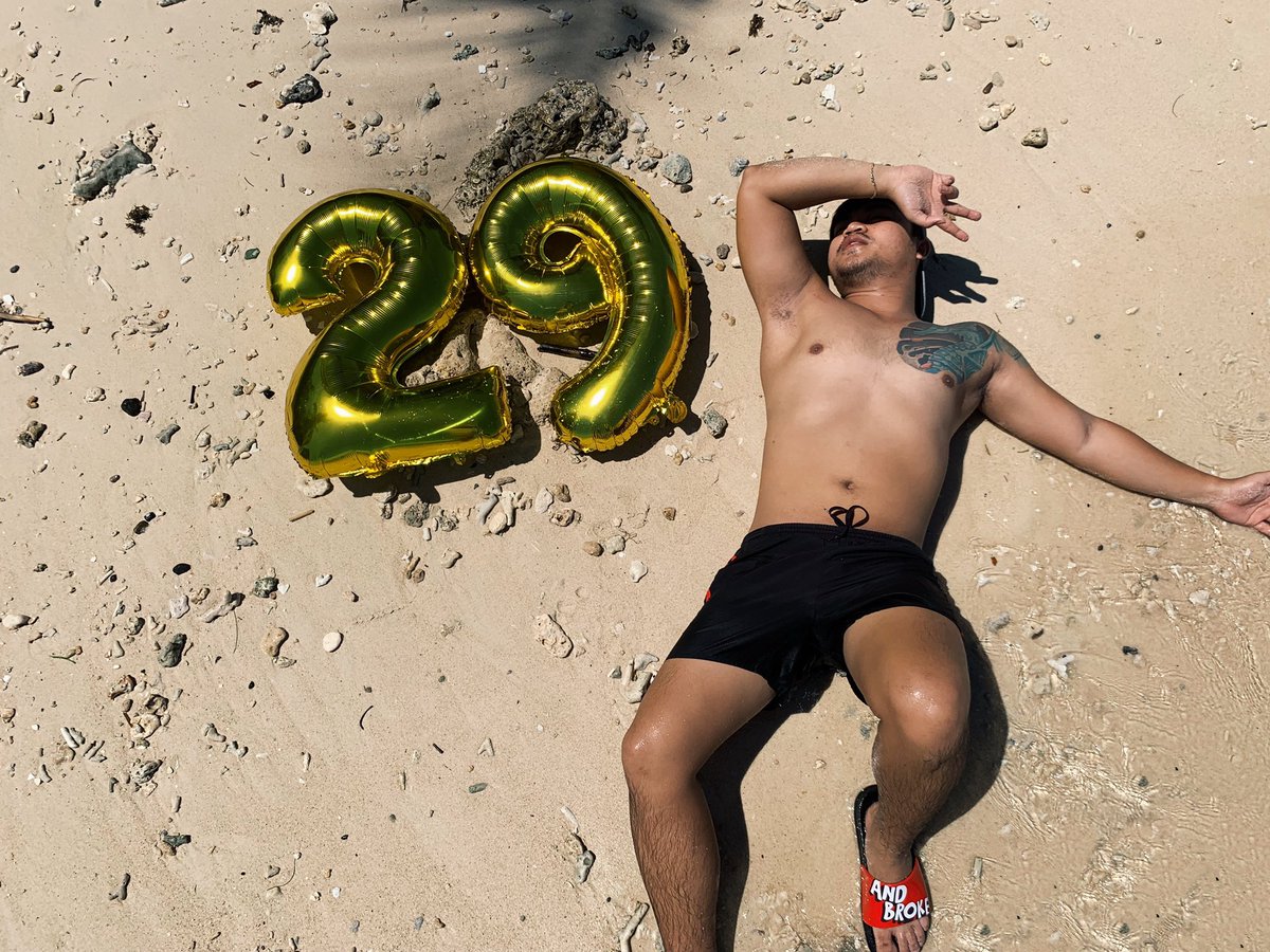 maoy_s's tweet photo. 29 and broke 🥳 https://t.co/QLJZLfX8aI