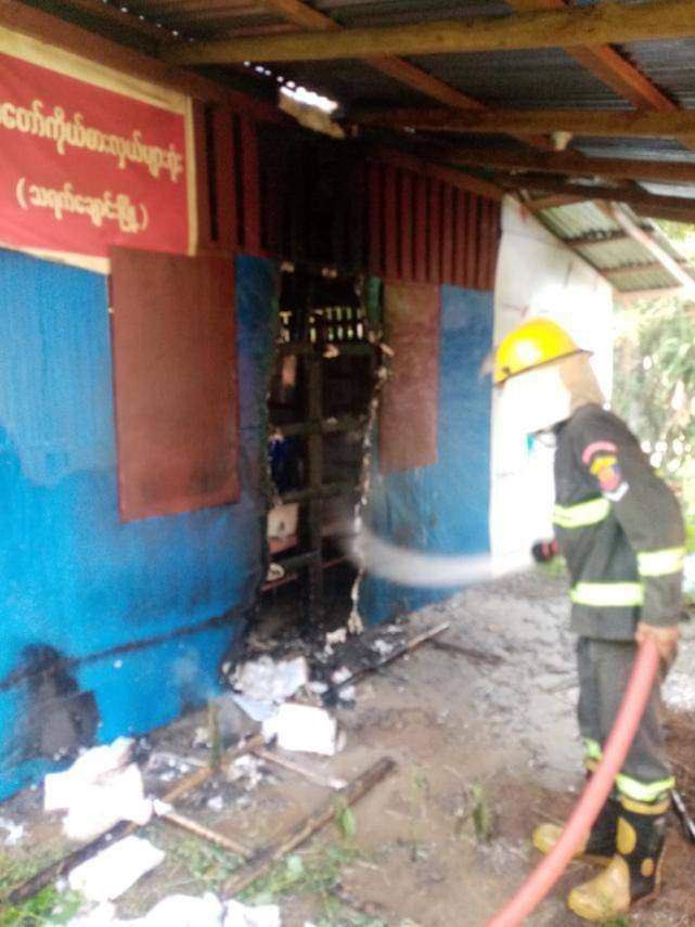 NLD office in Taheytchaung tsp. Dawei district was burnt down by an unidentifiable group at about 1am today. NLD offices in Tanintharyi division has been continuously attacked these days. #WhatsHappeningInMyanmar #Oct27Coup #SanctionMOGE