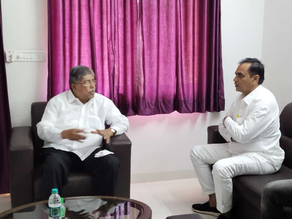 GondkarOfficial's tweet photo. आज भारतीय जनता पार्टी महाराष्ट्र प्रदेशाध्यक्ष आमदार श्री. चंद्रकांत दादा पाटील यांनी मार्गदर्शन केले तसेच दादांसोबत विविध संघटनात्मक विषयांवर सकारात्मक चर्चा केली.

@BJP4Maharashtra
@ChDadaPatil https://t.co/MLKaC2iyDR