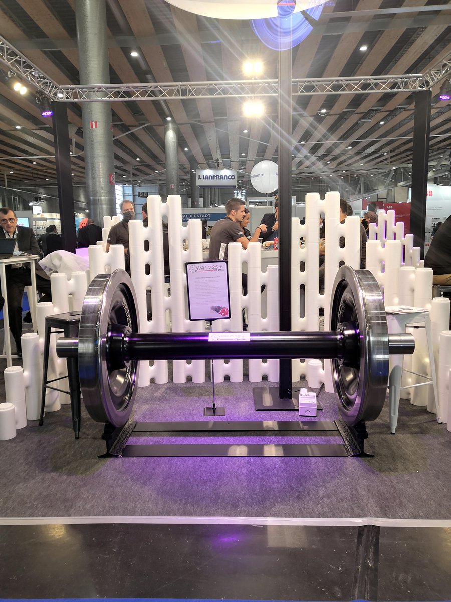 #SIFER2021 Mesdames et Messieurs, nous vous présentons en avant-première mondiale l'altère la plus lourde du monde ! #rockybalboa C'est en réalité un essieu de fret standard - société Valdunes, le plus sûr, le plus durable, le plus économique et le plus silencieux jamais conçue