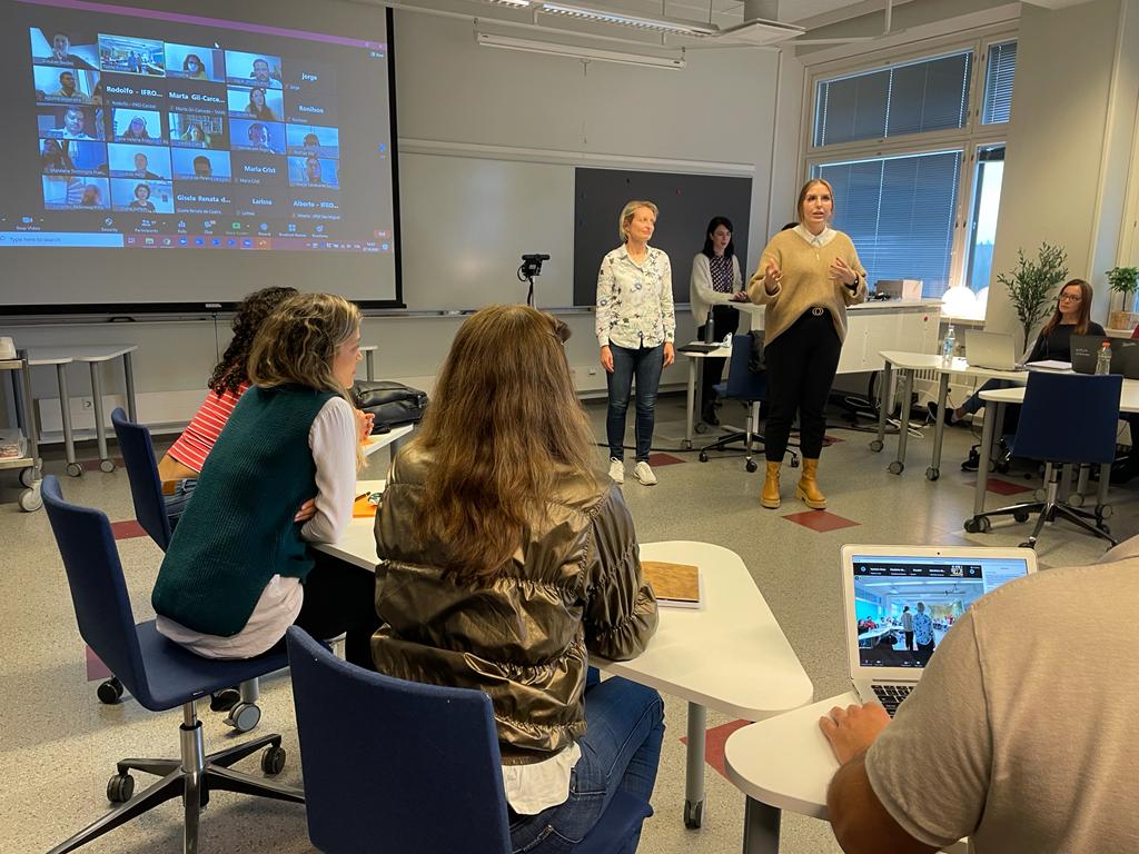 Our #Brazilian #teacherstudents from #IFRO organized a hybrid webinar about company cooperation initiatives @TAMK_UAS  #Finland with 100 colleagues and management back in Brazil to share their recently adquired knowledge with peers.