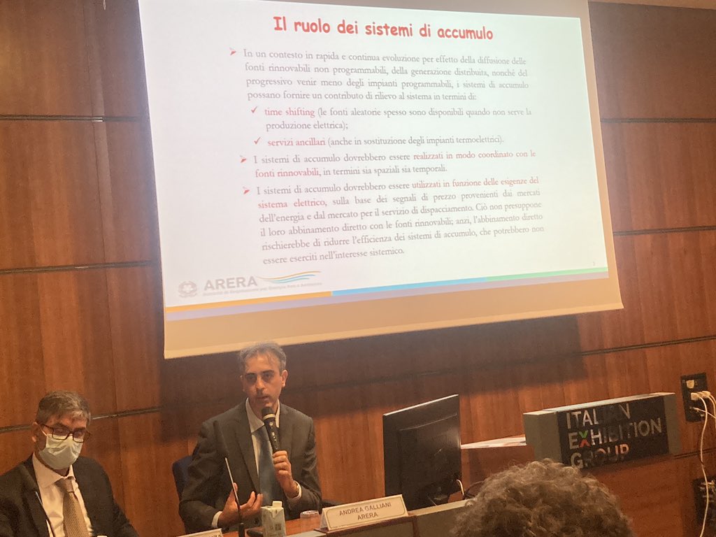 🗣 “Occorre accompagnare lo sviluppo delle #fontirinnovabili con lo sviluppo dei sistemi di #accumulo in modo coerente in termini spaziali e temporali allo scopo necessario di definire opportune modalità per la copertura degli investimenti” Galliani di <a href="/ARERA_it/">ARERA</a> al convegno ANIE