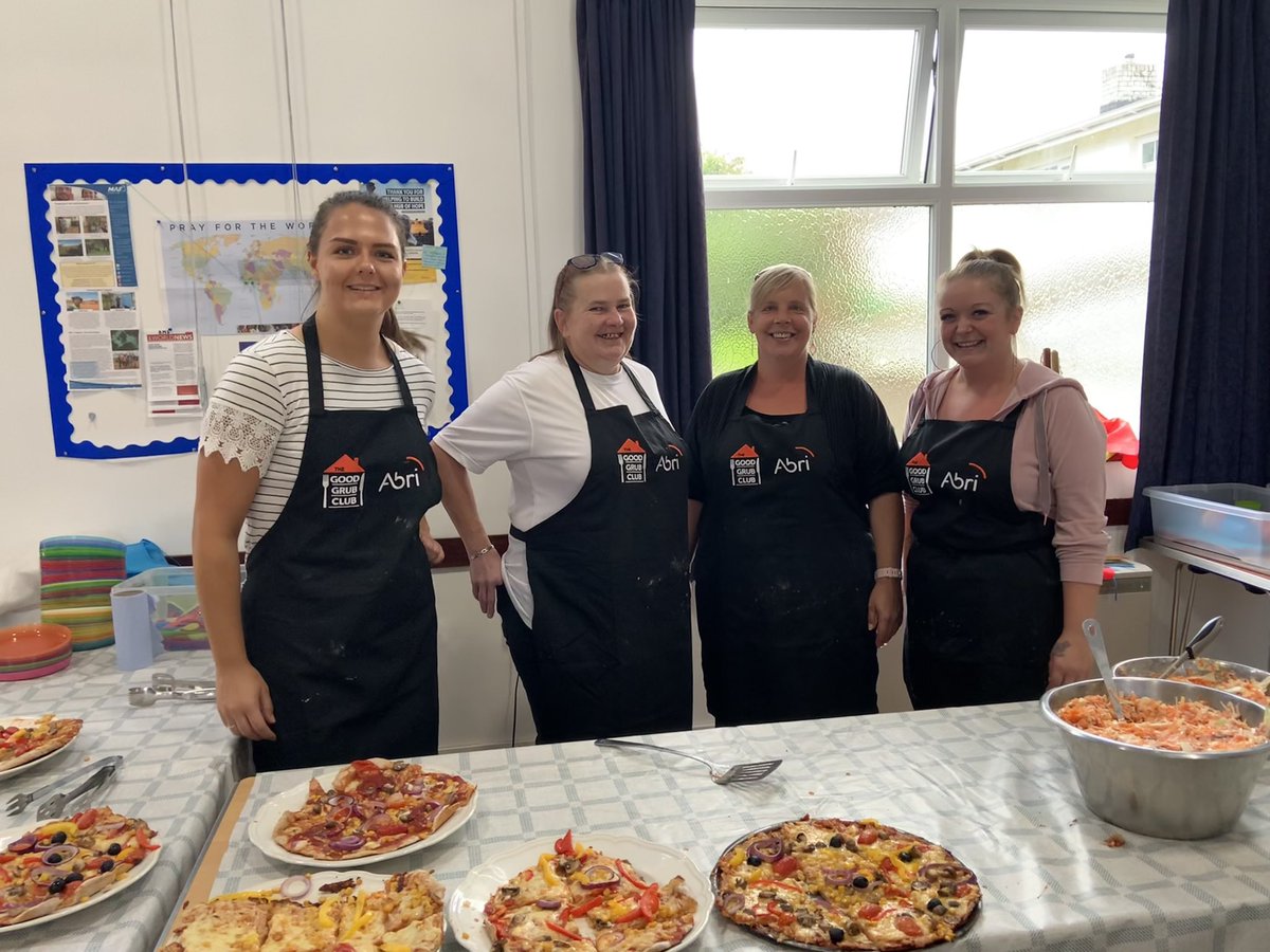 JadeconnieX's tweet photo. 2/2 sessions complete 🙌 great sessions making pizza and pancakes enjoyed by all 🍕🥞 #volunteer#community#goodgrubclub#families#support @abrigroup @NicoleAbela4 @LucyDav_ https://t.co/XPlmP4YdPn