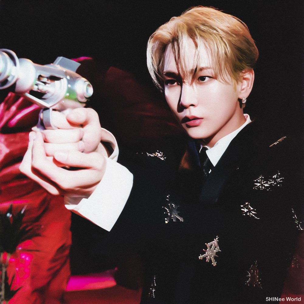 supernoona_TM's tweet photo. [SCAN] SHINee KEY ~ [BAD LOVE] 1st Mini Album ~ Photobook A [SPACE RAY GUN VERSION🔫 ] thread #SHINee #샤이니 #Key #키 #KEY_BADLOVE 

PHOTO ALBUM 👉🏻 https://t.co/1Ow87obLaZ https://t.co/9wbRrY97dQ