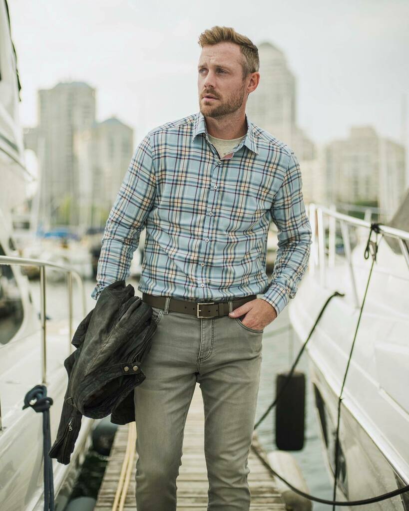 BRAVELeather's tweet image. For Him: Our Casta belt features a solid brass, polished buckle. Dressed up or down, Casta is a timeless wardrobe staple you’ll reach for time and time again. Proudly made in Toronto from our polished Lux Italian leather. 
#BRAVELeather #BRAVEMan #FW2021