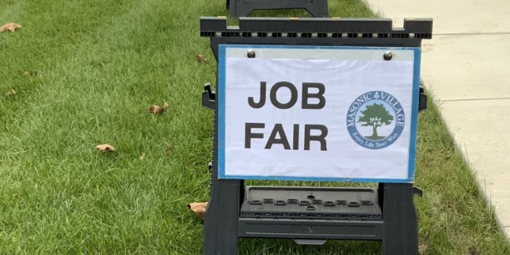 MasonicVillages's tweet photo. #jobfair at Masonic Village at Elizabethtown today (98 Masonic Dr., #ElizabethtownPa), 11 a.m. - 5 p.m. #nowhiring #CNAs and trainees, #foodservice employees and environmental services staff. Walk-ins welcome but #maskup. EOE. https://t.co/y3H1wIa99b