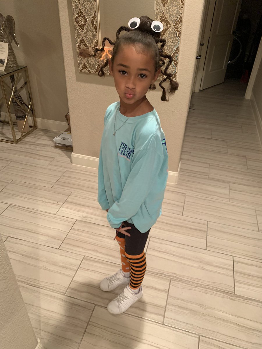 playermadeink's tweet photo. From HEAD to TOE she’s drug free!! Crazy hair and sock day @BWEBulldogsCISD @mikiajbarnes @ConroeISD https://t.co/rVW7010Fjr