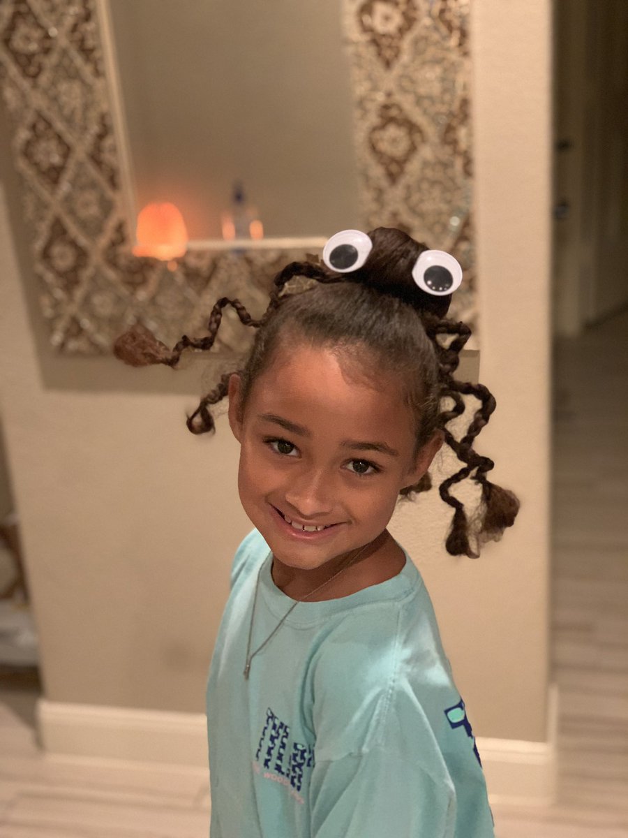 playermadeink's tweet photo. From HEAD to TOE she’s drug free!! Crazy hair and sock day @BWEBulldogsCISD @mikiajbarnes @ConroeISD https://t.co/rVW7010Fjr