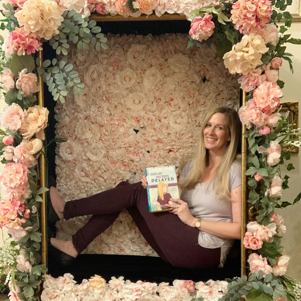 michelleimason's tweet image. It’s all-out fall this week here in Missouri, and I’m already thinking of spring. I do appreciate the pretty fall colors, but I’m definitely a warm weather girl. 

What’s your favorite season?

📸 taken at @ArtmazingG 

#thinkingofspring 
#YourLifeHasBeenDelayed