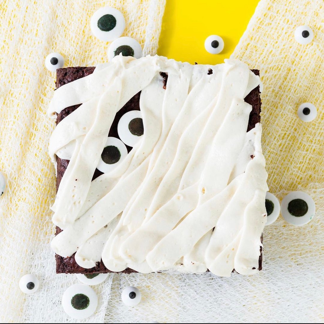 How cute is this fudge brownie from @bloxdesserts ? Have you tried this place? If you’re in Utah it’s definitely a must! 📸@bloxdesserts
.
.
.
.
 #decor #decoration #decoracao #decora #decorating #decorations #decoracion #decorate #decorative #decoracaodeinteriores #decoran