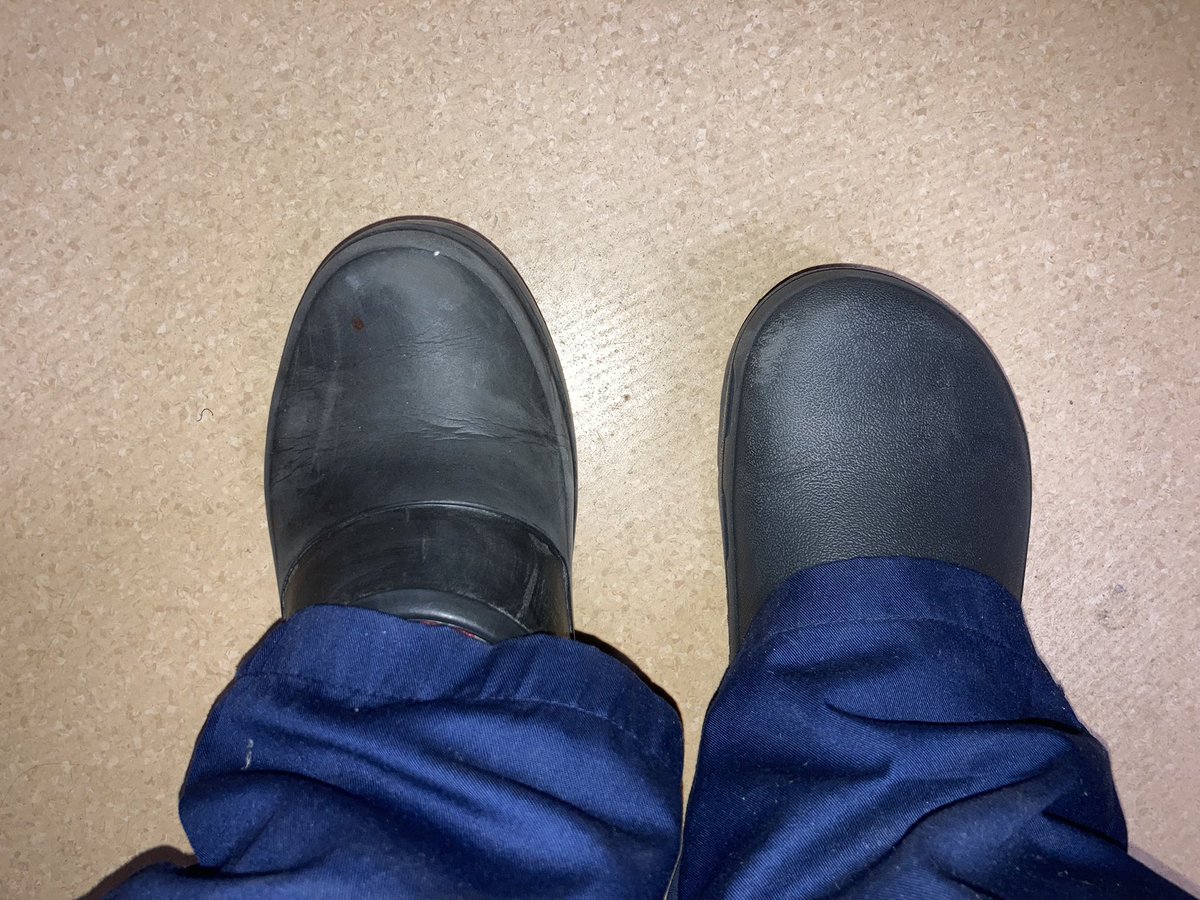 rachaelash12's tweet image. It’s taken until 2pm for me to realise, I’m not wearing matching shoes🙈 #oddcrocs #notmatching #busyday #nurselife #gastrosister @RedlynchRedders @SalisburyNHS