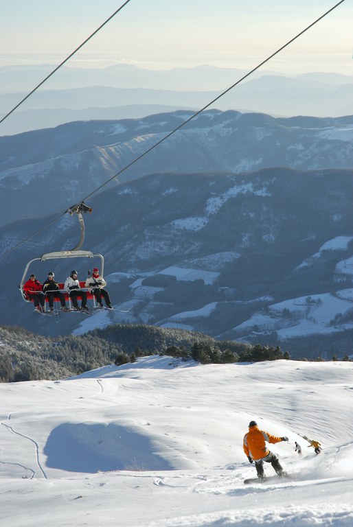 CamComModena's tweet photo. #Snowmustgoon ⛷️❄️🏂❄️ In arrivo #Skipass a #ModenaFiere - Salone del #turismo e degli sport invernali 🗓️ 29 ottobre - 1 novembre 2021. Acquista il tuo biglietto online: https://t.co/fwf3eMHV2K https://t.co/C93TrA6a5i