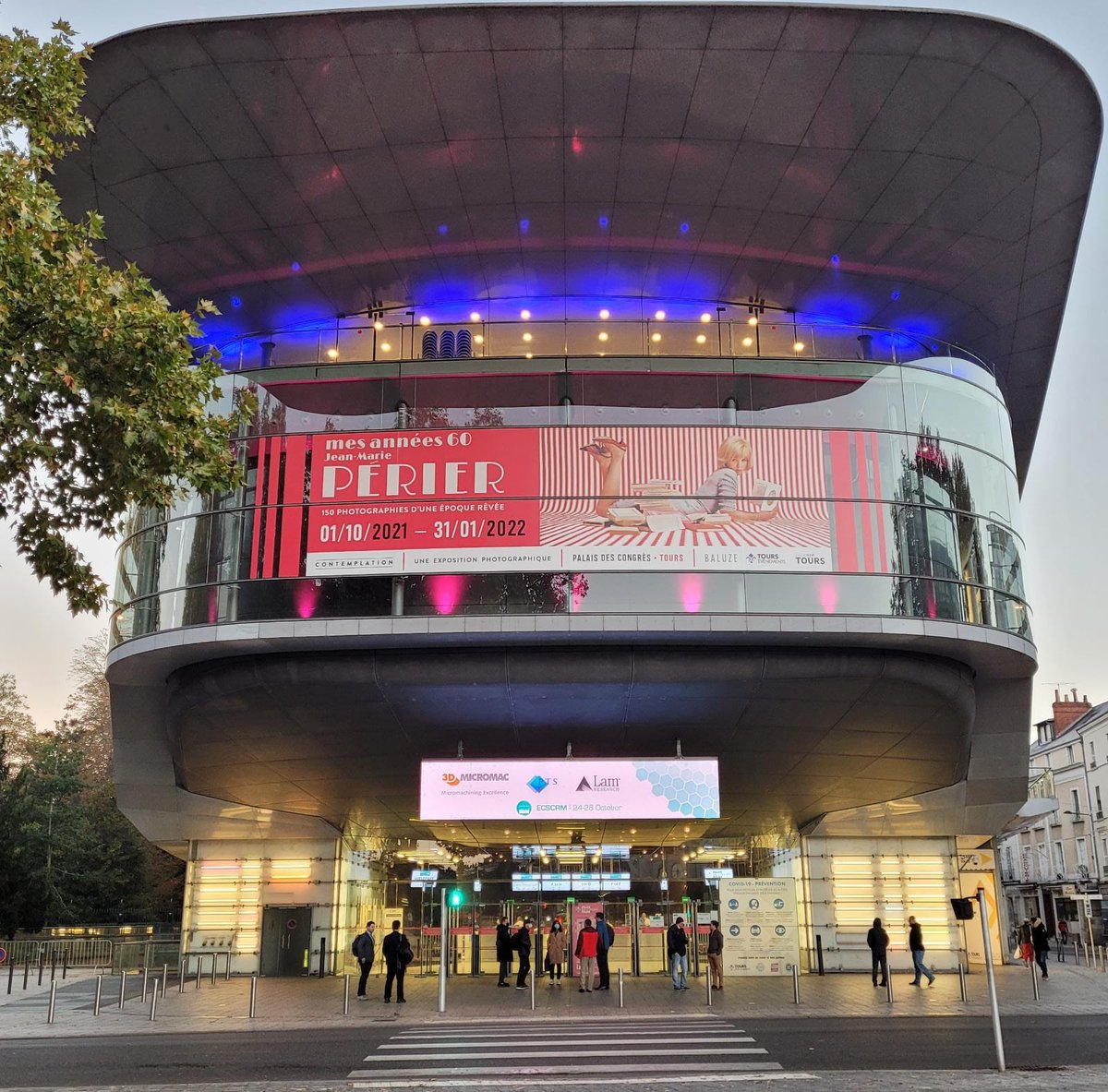 3DMicromacAG's tweet photo. It's nice to get back in touch with people personally! Our experts Arved Kampe and Dirk Lewke are part of this year's #ECSCRM (European Conference on Silicon Carbide and Related Materials). Learn more about our microPRO™ XS OCF system.
Visit us until October 28th at our booth. https://t.co/ikHgmtDEL6