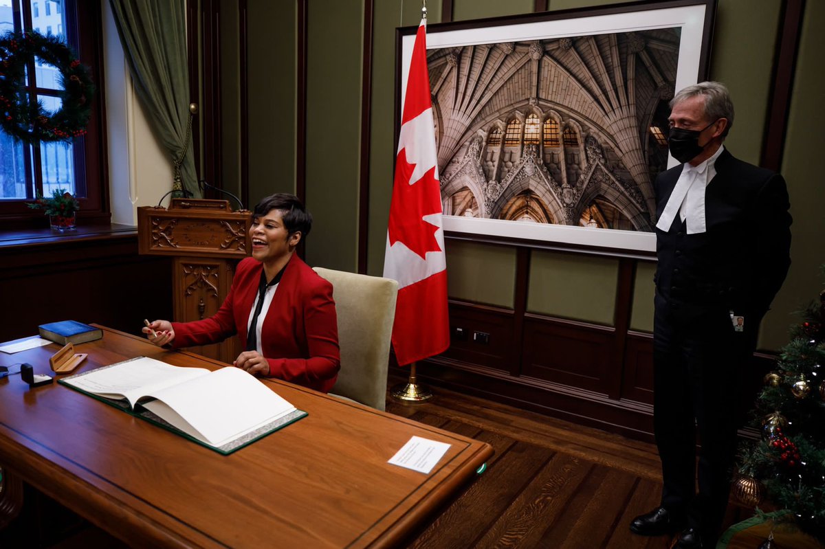 MarciIen's tweet photo. How it started vs. How it’s going 

October 26th, 2020 I became the Member of Parliament for Toronto Centre. 

October 26th, 2021 I became the Minister of Women and Gender Equality and Youth. 

Truly an honour. 🙏🏽 https://t.co/uEHChiWWX2