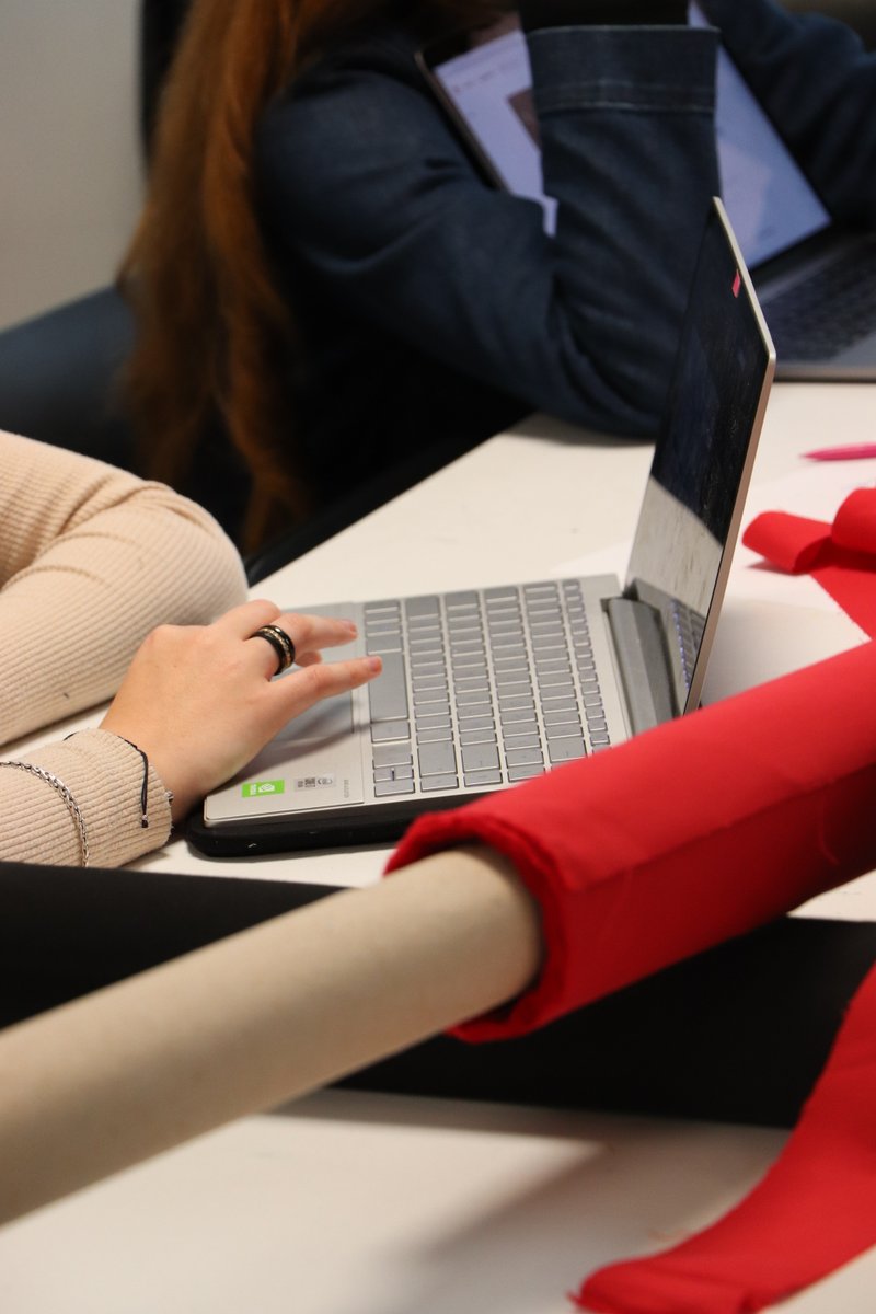 Tout le monde est déja debout pour travailler sur le #workshop 👀

Everyone is already up to work on the #workshop 👀

<a href="/EcoleLisaa/">LISAA</a>

#LISAA
#LISAAworkshop2021