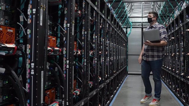 socramigor's tweet photo. .@Oracle_es refuerza su expansión el mercado #cloud y abrirá una región cloud en España para estar más cerca de sus clientes y para responder a sus exigencias de soberanía y protección de #datos. https://t.co/kVkjLQu08t https://t.co/GcBxDyiVYW