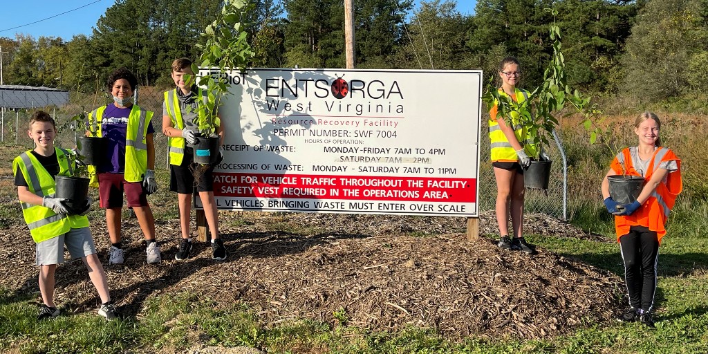 BerkCoSchoolsWV's tweet photo. Students at South Middle teamed up with #Entsorga to plant new trees in partnership with the @CacaponInst! Just one new tree helps provide oxygen we need and removes harmful carbon dioxide from the atmosphere! Thanks for being a friend to the environment! #GreenThumb #BCSProud https://t.co/RWY6LKU7E2