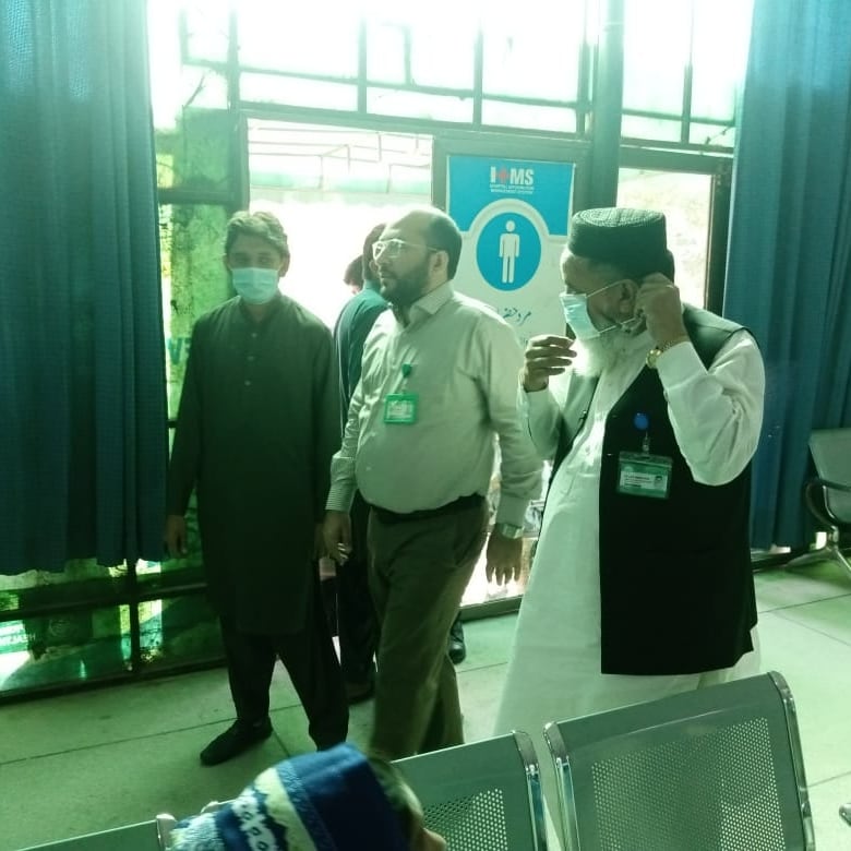 DistrictHealth8's tweet photo. Respected Director Health Services Gujranwala Division  visited THQ Hospital Kamoke.
He was briefed about the services being provided by the Hospital.
He inspected the CVC established at THQ Hospital Kamoke. 
#smtgrw
#deputycommissionergujranwala https://t.co/htRaqAsMEH