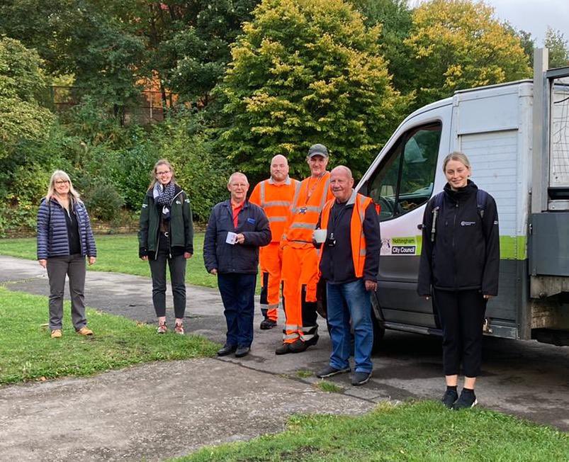 EMRegIndEA's tweet photo. We’ve been litter picking in our #Sneinton community as part of our initiative to focus on #PasticPollution during our #BACKLITRegulated exhibition @BACKLITgallery 👍🏾 Big shout out to @WeLoveSneinton and @MyNottingham for organising us 💕 #Plastic #Waste #RegulatingIndustry https://t.co/AehnQG0EiC
