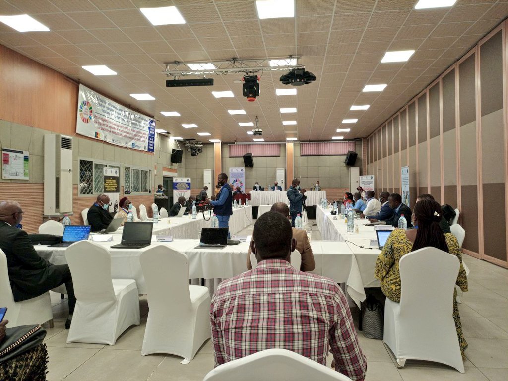 DefyhatenowWCA's tweet photo. #Media4Peace🕊️⚖️🇨🇲🎙️🗞️📻📺
The @UN organised Regional Forum 4 Media Practitioners on countering hate &amp; #hatespeech in media landscape continues today in Cameroon's economic capital, Douala.
#defyhatenow is honoured 2 participate in the session, in line w/our #Media4Peace Mandate. https://t.co/mvSdHHJRDo