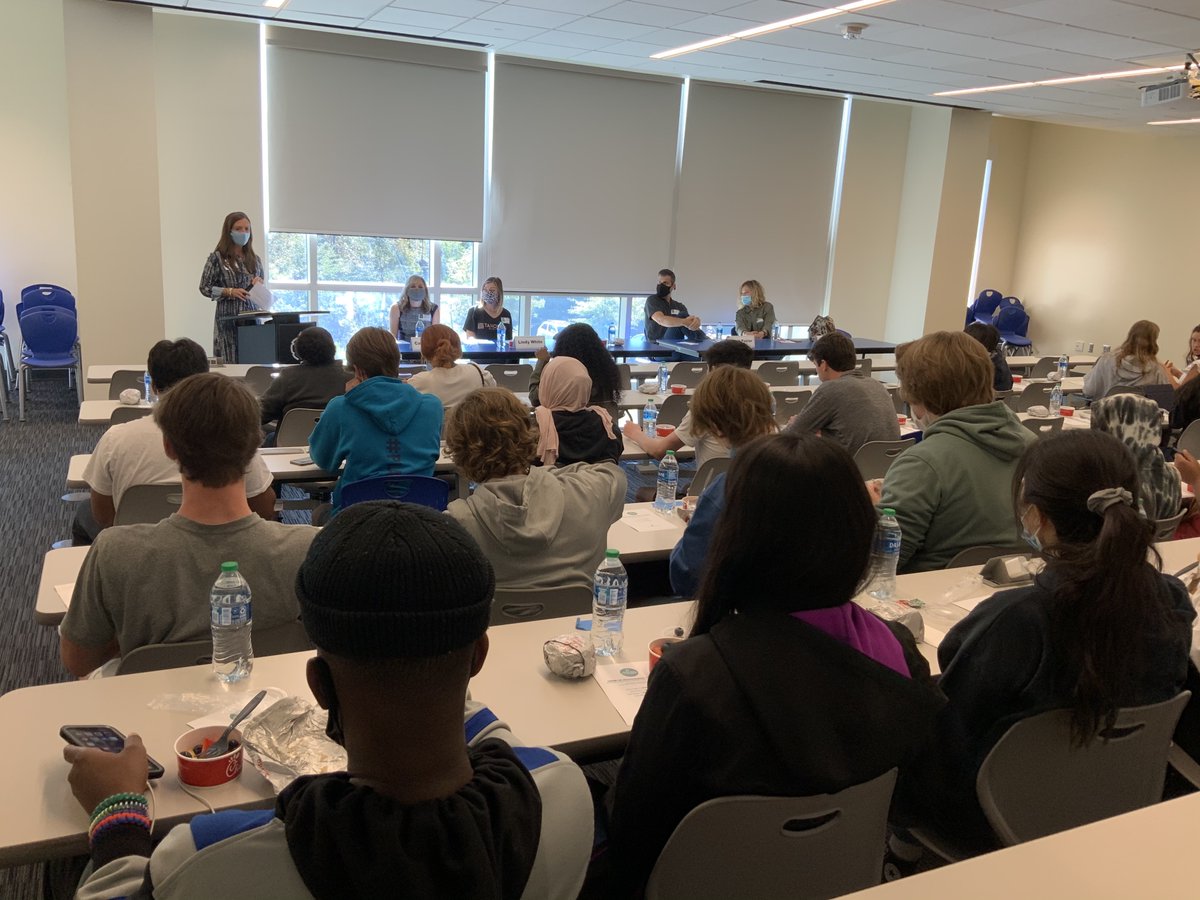 LanetteFargason's tweet photo. Thank you @AuburnChamber and @AuburnBank
 for hosting and sponsoring an amazing entrepreneur panel for the @AHSAuburnTigers entrepreneurship classes. We loved learning from local entrepreneurs, Lindy White - Tanology, Matt Poirier - The Hound, and Shelby Cohan - Charming Oaks!! https://t.co/luF9pGhwXV