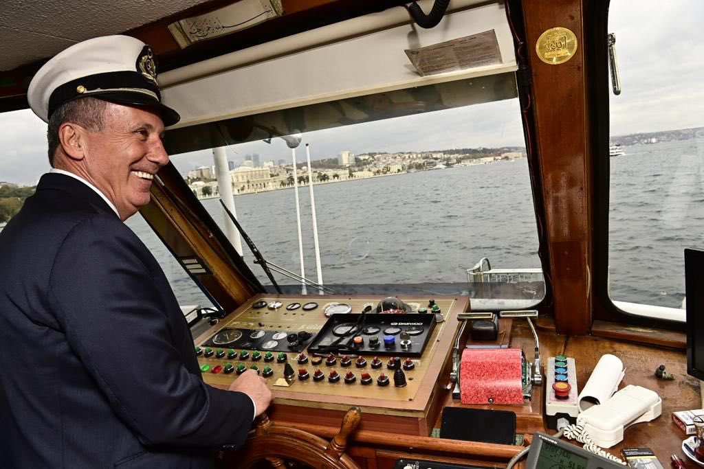 Merak etmeyin! Bu gemi karaya oturmaz çünkü kaptanı Erdoğan değil. 😉