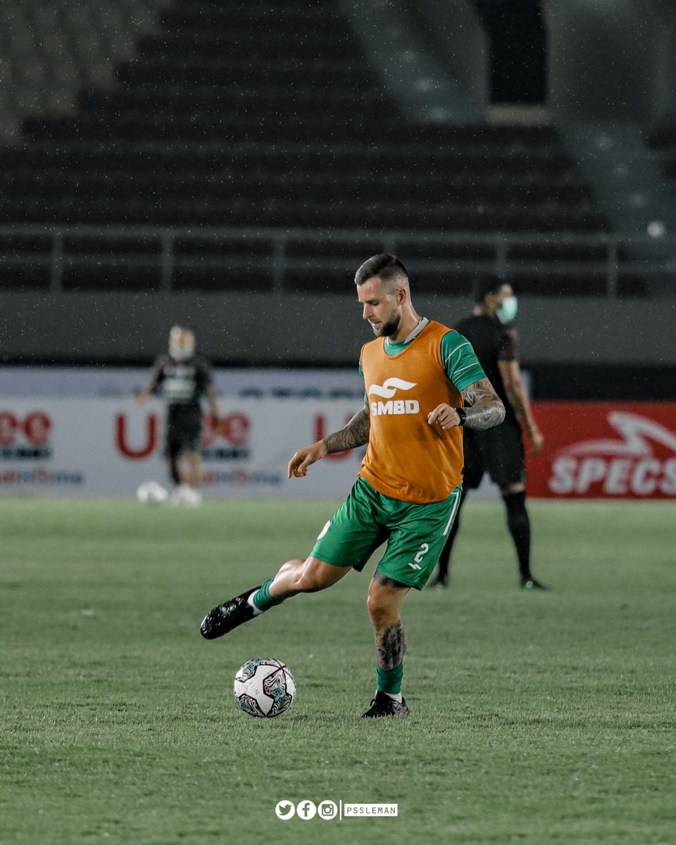 PSSleman's tweet photo. Warming up di tengah rintik hujan Stadion Manahan 🔥

#PSS #COSE #PSSDay #PSSvsBaliUnited #BRILiga1 https://t.co/vFIuN14muo