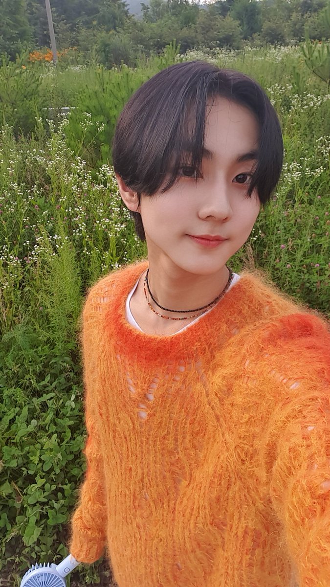 Image for ENHYPEN JUNGWON It was summer at this time, so it was hot, but now it's the perfect weather to wear this 😂 Wear warm clothes Enjin♥️ https://t.co/fA2cmo94cz
