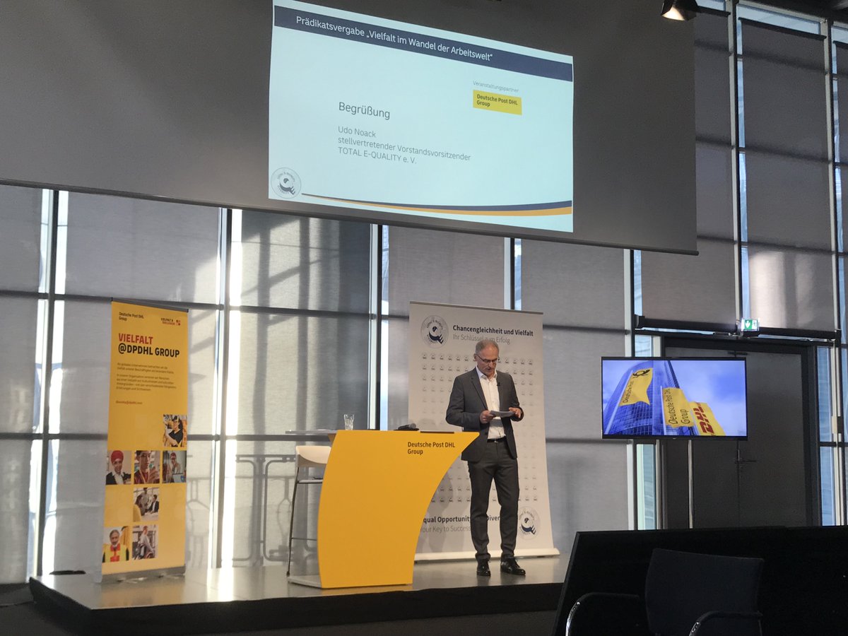 TEQ_eV's tweet photo. Herzlichen Glückwunsch an die 60 mit dem TOTAL E-QUALITY Prädikat für Chancengleichheit und Vielfalt ausgezeichneten Organisationen! Es war eine inspirierende Veranstaltung live aus dem @Posttower in Bonn. #teq21 #TotalEquality #chancengleichheit #diversity @DeutschePostDHL https://t.co/w1C2rmy5RF