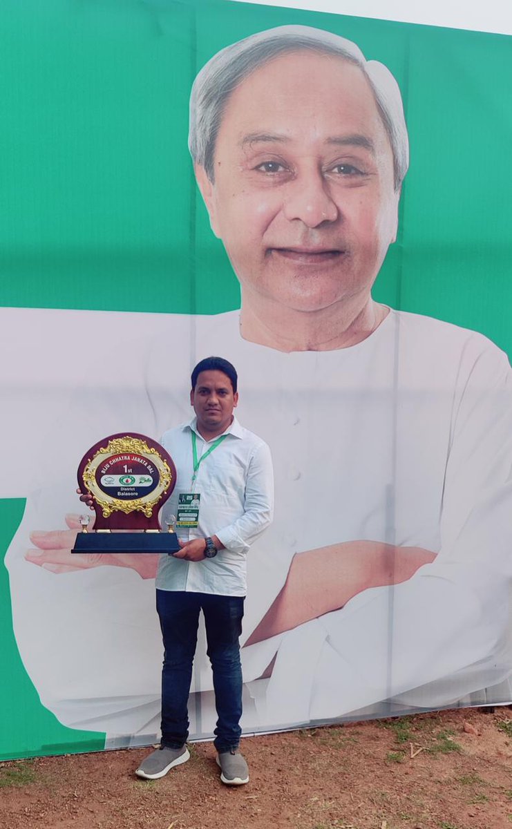 Monalish_aa's tweet photo. ପୁରୀ ଠାରେ ଆୟୋଜିତ ରାଜ୍ୟସ୍ତରୀୟ ପ୍ରଶିକ୍ଷଣ ଶିବିରରେ ବାଲେଶ୍ୱର ବିଜୁ ଛାତ୍ର ଜନତା ଦଳ ଜ଼ିଲ୍ଲା ସଭାପତି ସିମନ ଦାସ ମହାପାତ୍ରଙ୍କ ନେତୃତ୍ୱରେ 3722 ୟୁନିଟ ରକ୍ତ ସଂଗ୍ରହ କରି ସାରା ଓଡିଶାରେ ପ୍ରଥମ ସ୍ଥାନ ଗ୍ରହଣ କରିଥିବାରୁ ରାଜ୍ୟ ନେତୃତ୍ୱ ଙ୍କ ଠାରୁ ପୁରସ୍କୃତ ହେଲେ...
@seemondas https://t.co/uhTyNyfl4J