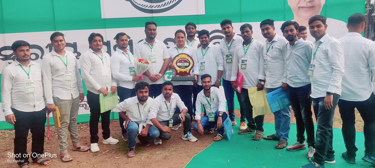 Monalish_aa's tweet photo. ପୁରୀ ଠାରେ ଆୟୋଜିତ ରାଜ୍ୟସ୍ତରୀୟ ପ୍ରଶିକ୍ଷଣ ଶିବିରରେ ବାଲେଶ୍ୱର ବିଜୁ ଛାତ୍ର ଜନତା ଦଳ ଜ଼ିଲ୍ଲା ସଭାପତି ସିମନ ଦାସ ମହାପାତ୍ରଙ୍କ ନେତୃତ୍ୱରେ 3722 ୟୁନିଟ ରକ୍ତ ସଂଗ୍ରହ କରି ସାରା ଓଡିଶାରେ ପ୍ରଥମ ସ୍ଥାନ ଗ୍ରହଣ କରିଥିବାରୁ ରାଜ୍ୟ ନେତୃତ୍ୱ ଙ୍କ ଠାରୁ ପୁରସ୍କୃତ ହେଲେ...
@seemondas https://t.co/uhTyNyfl4J