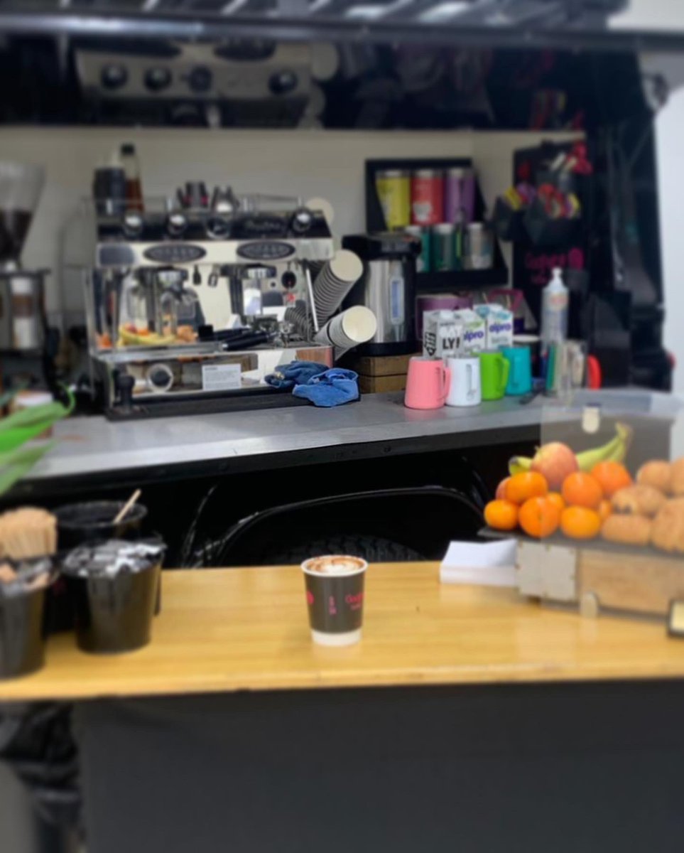 So good to be back in one of our favourite locations today with @stratstonejlrmayfair 

 #mayfair 
#landrover #defender #jaguarlandrover #stratstone #rangerover  #ipace #ipacejaguar #coffeetruck #landrovercoffee