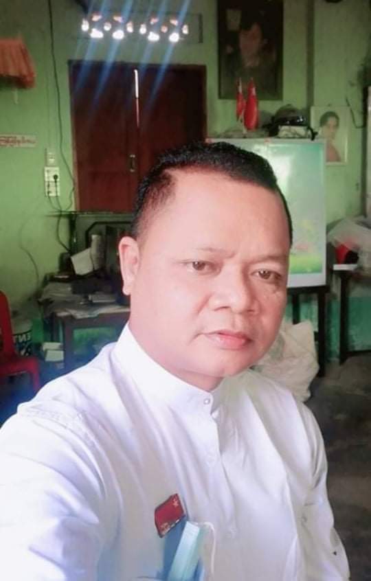 m_krl1's tweet photo. Military Junta raided the house of U Zaw Win, NLD executive of #Thaninthayi Region, at Pakari village in #Dawei city at 5am on Oct24 in attempt to arrest him. As they failed,they looted valuables incl: 2 cars,a moto,TV,lawnmower &amp; destroyed properties.
#WhatsHappeningInMyanmar https://t.co/fCfie7a1g9
