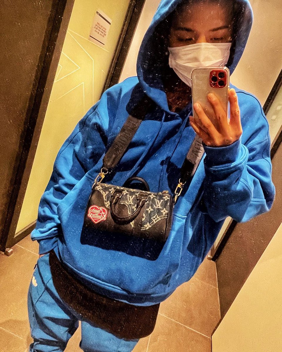 JustMINOBrazil's tweet photo. | #MINOGRAM | 27.10.21 - Atualização do #MINO 

" AZUL💙
#ad #LouisVuitton "

Curtam e interajam no post original:
→ https://t.co/kcnT794RmW

[위너 송민호 #송민호 @official_mino_ @yginnercircle] https://t.co/FZWxAX4Tjc