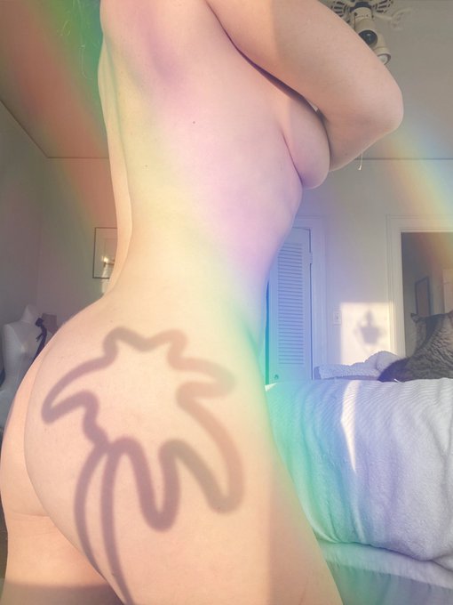 Those #tropicalvibes 🌈 https://t.co/mFzq6ohDoE<a href="/tag/tropicalvibes"class="tags">#tropicalvibes</a>