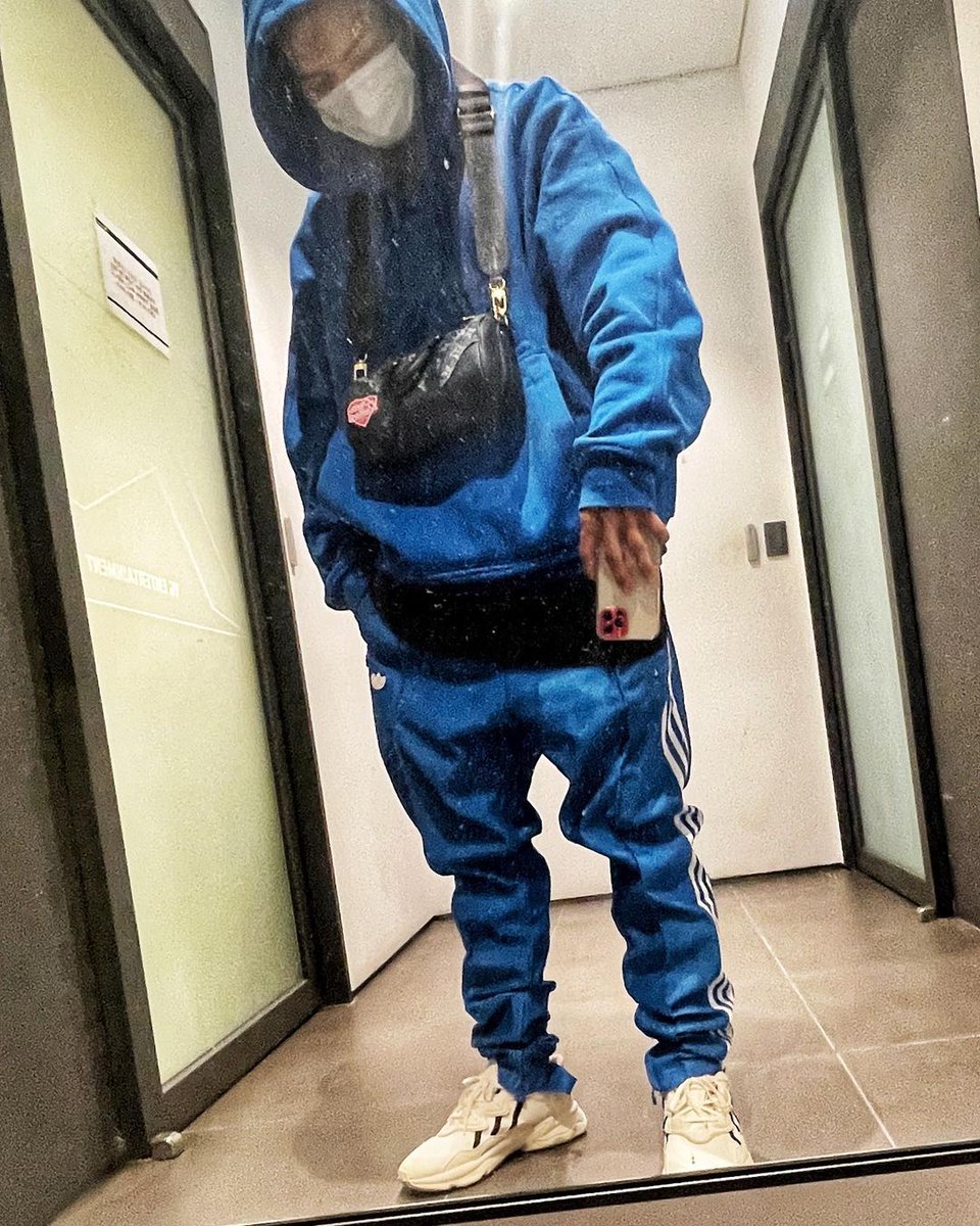JustMINOBrazil's tweet photo. | #MINOGRAM | 27.10.21 - Atualização do #MINO 

" AZUL💙
#ad #LouisVuitton "

Curtam e interajam no post original:
→ https://t.co/kcnT794RmW

[위너 송민호 #송민호 @official_mino_ @yginnercircle] https://t.co/FZWxAX4Tjc