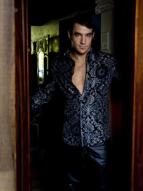 2 pic. WELCOME TO MAISON ROCKWAY THIS HALLOWEEN ??♂????

Find out what #ChrisRockway has behind the doors