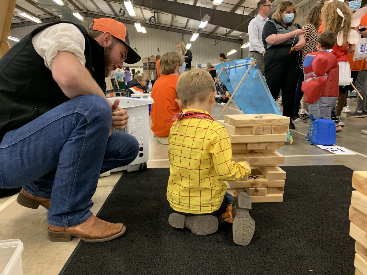 okstateAGCM's tweet photo. Our members had a great time at the Harvest Carnival and Chili Cook Off last night! Stay tuned to see how our chili ranked against the competition. https://t.co/L9FCJH9PaH