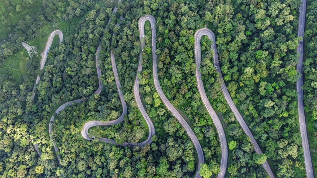 natnpl's tweet photo. Amazing Aerial view of Dharan-Bhedetar road with many bends giving the image of a long snake. 😍

Pic: @milan_thapaliya https://t.co/D505NJwHh6
